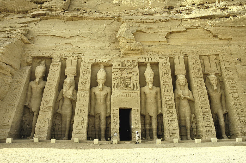  Temple of Hathor and Nefertari. 