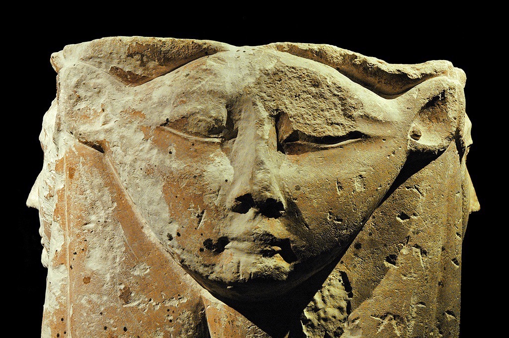  Statue of Hathor in the Alexandria National Museum. 