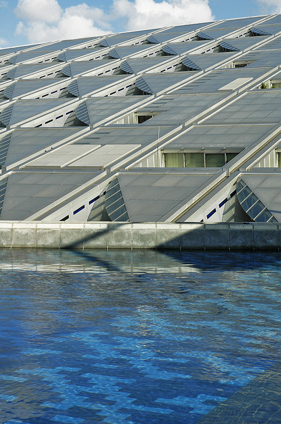  Bibliotheca Alexandrina and pool. 