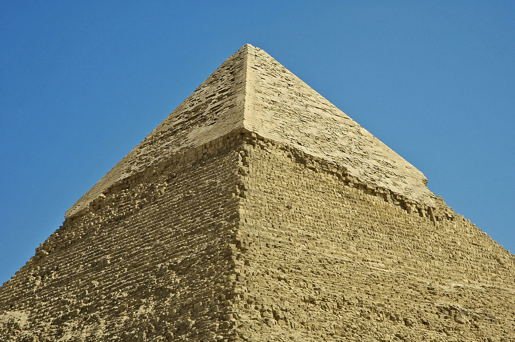  The limestone block capped summit of Khafre’s pyramid. 