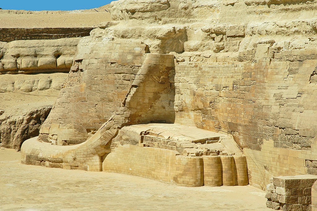  The Sphinx’s reconstructed paw and tail. 